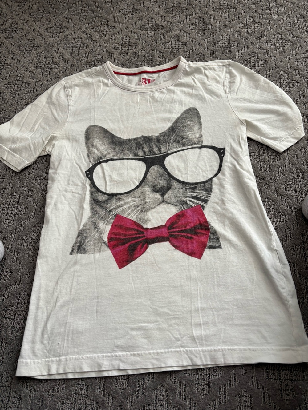 Simons White cat Tee with Black Glasses and Pink Bow